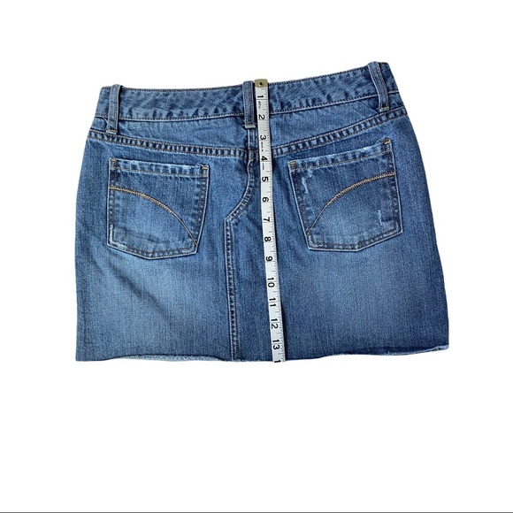 X2 DENIM LABORATORY Distressed Denim Skirt. Size: 2 - Picture 3 of 6